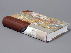 Палітурні папери, тканини, нитки