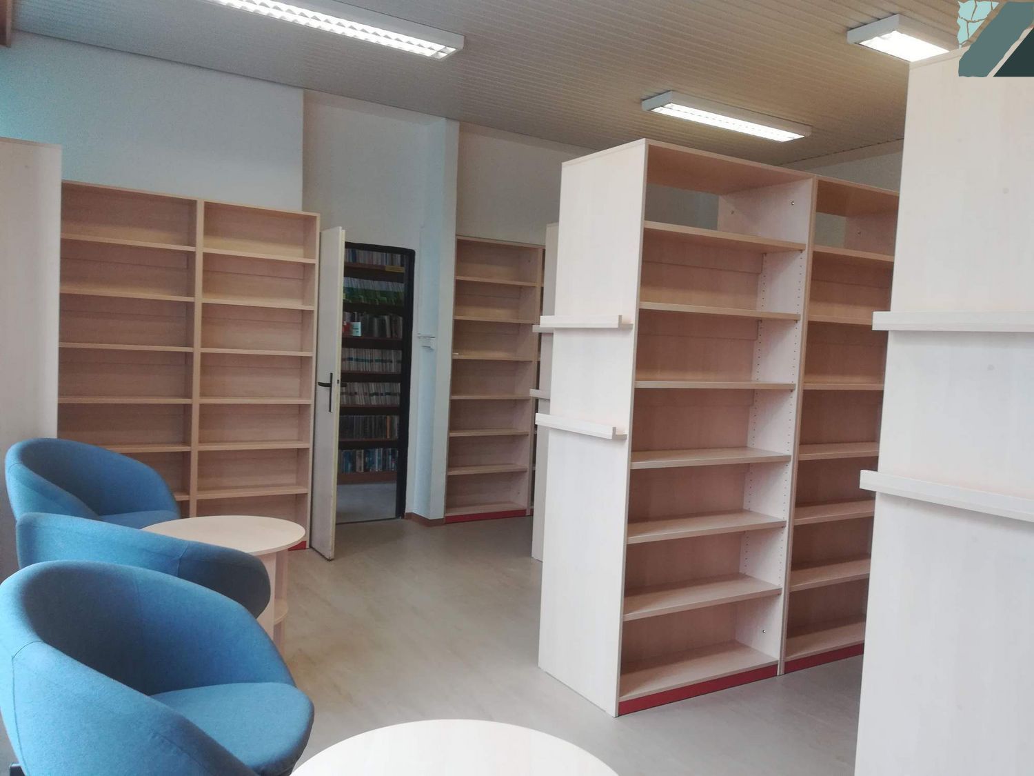 Книжкова шафа для бібліотеки IDEAL 18, двостороння 2100 x 900 x 510 мм
