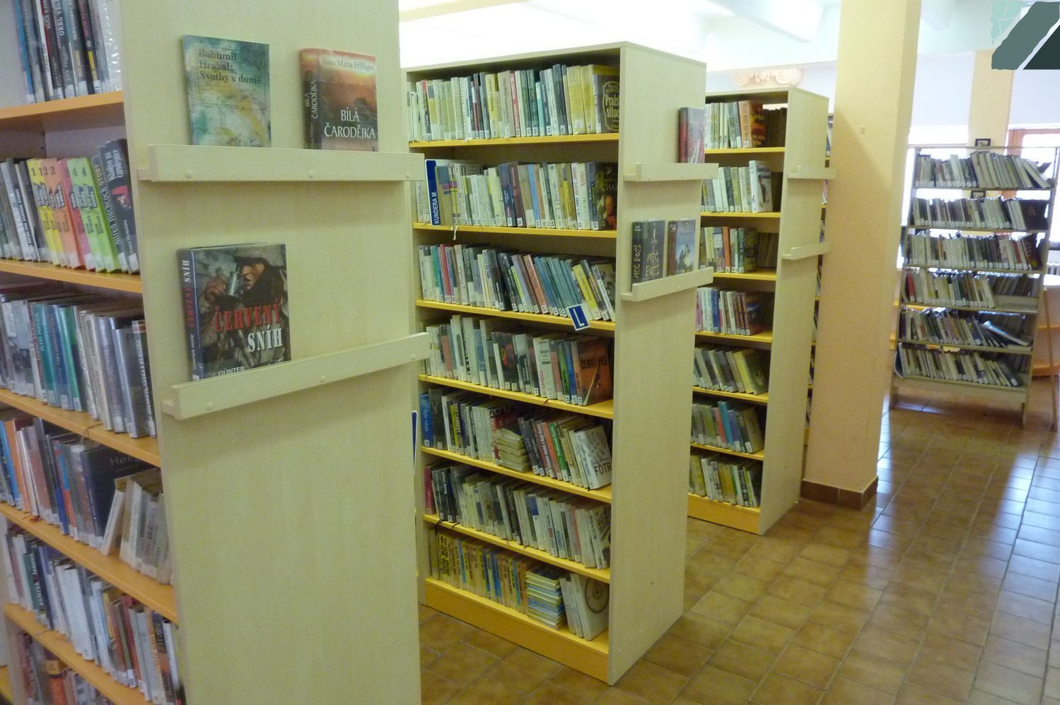 Книжкова шафа для бібліотеки IDEAL 18, двостороння 2100 x 900 x 510 мм
